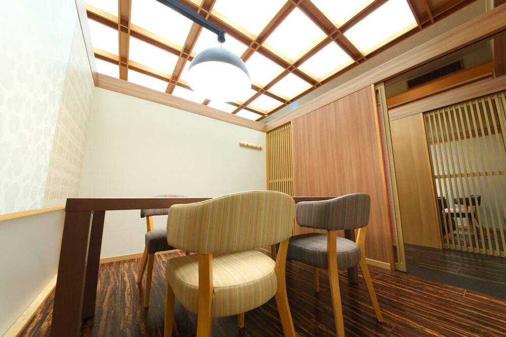 旅館のお食事処