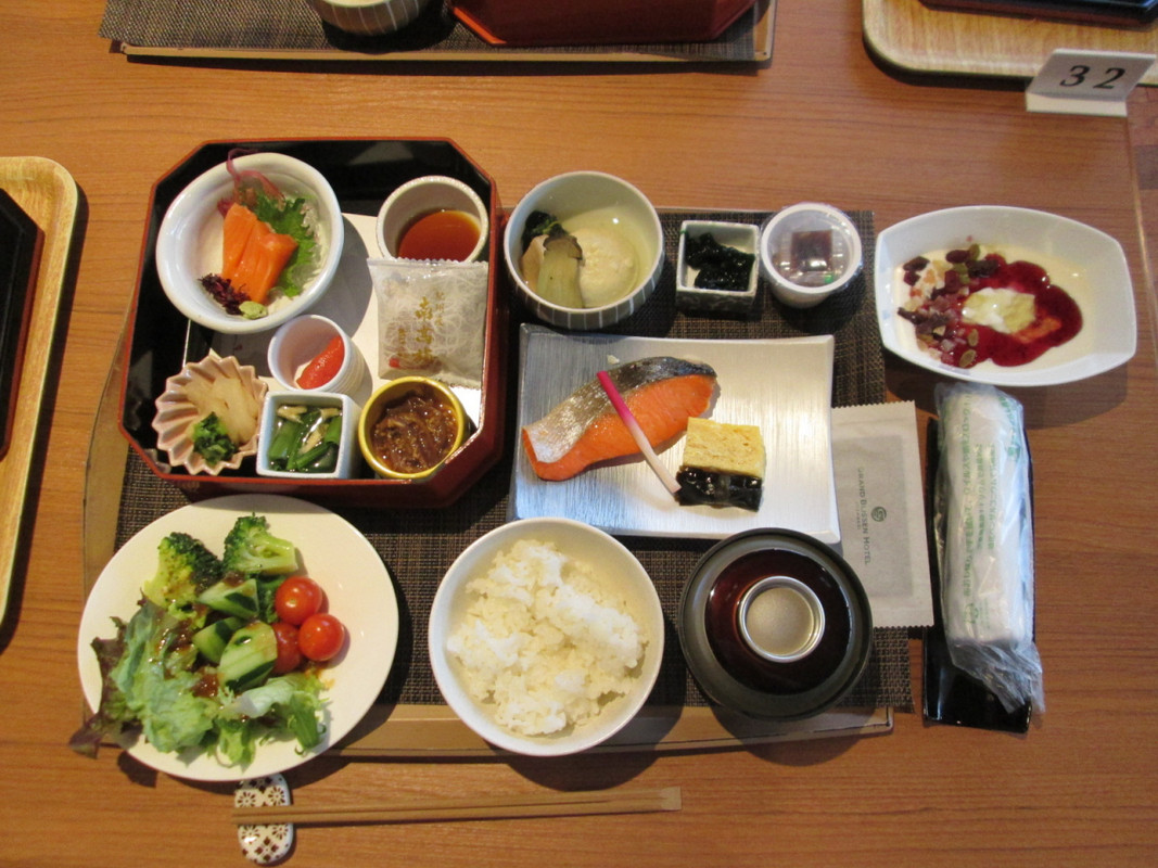 朝食