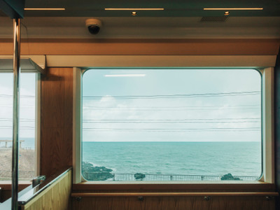 1・4号車にある展望室。大きな窓から見える風景は、まるで一枚の絵画のよう。