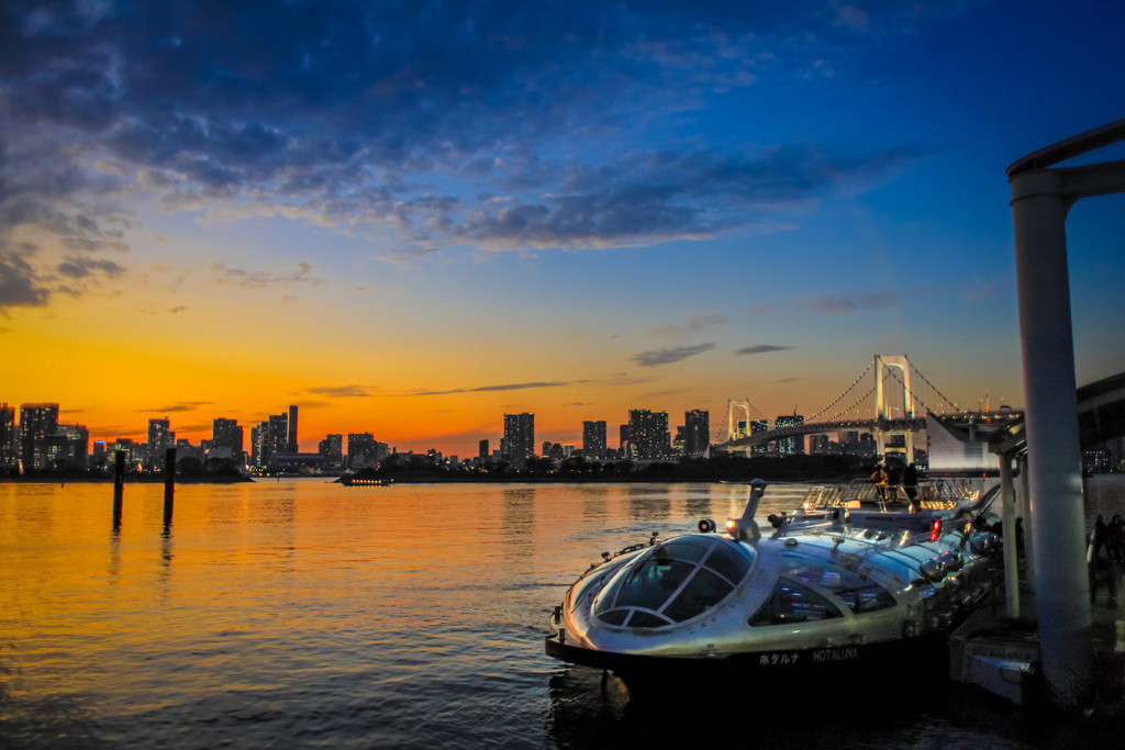 水辺の景色が見えるホテルで癒やしをチャージ4009591