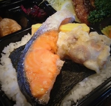 朝食の弁当。。。バイキングとは大違い