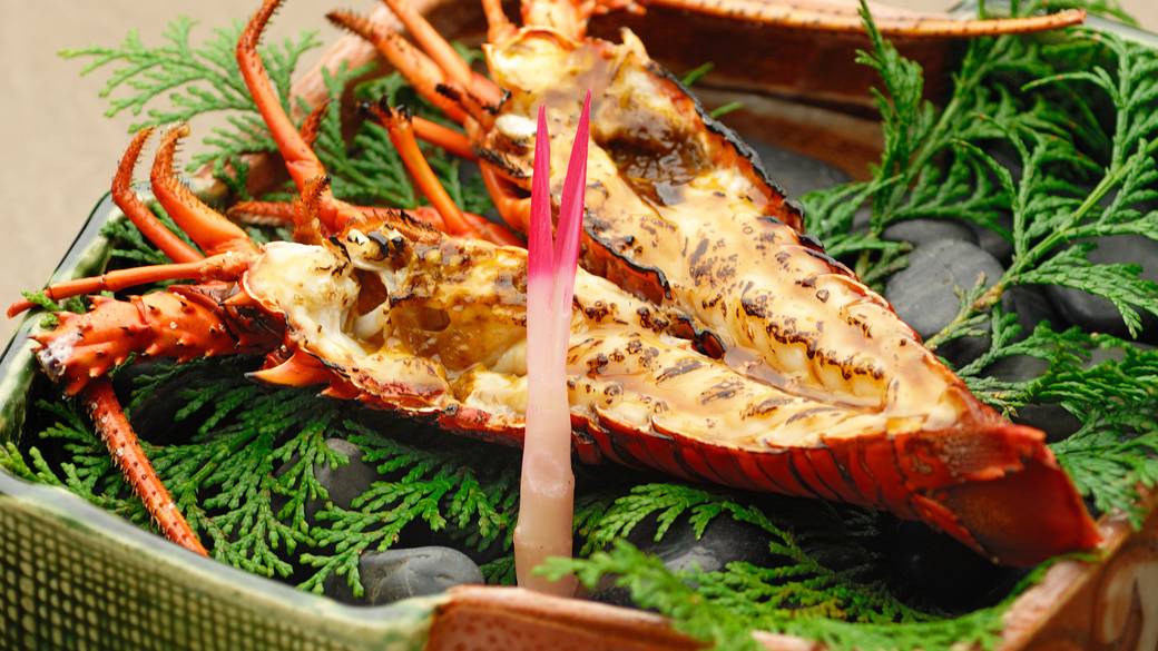 部屋食がうれしい！
海の幸が満載の和会席 / 4