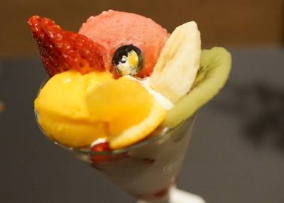 パフェ、珈琲、酒、佐藤