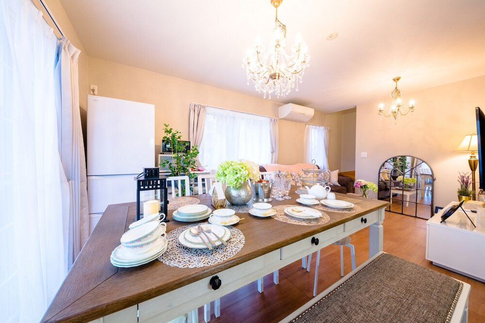 客室内のダイニングエリア