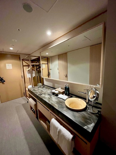 信楽焼の無駄に広い洗面台