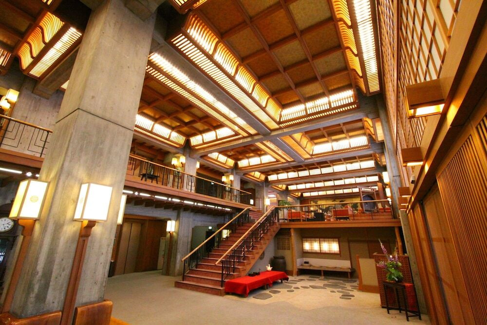 2. 信州湯田中温泉 よろづや【長野】3642915