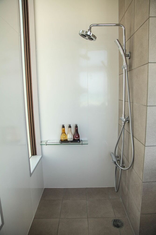 バスルームのシャワー