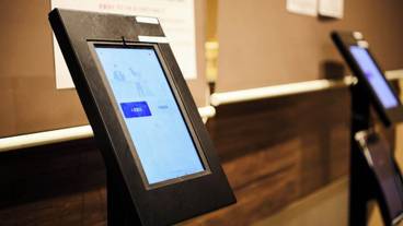 チェックイン / チェックアウト キオスク / 1