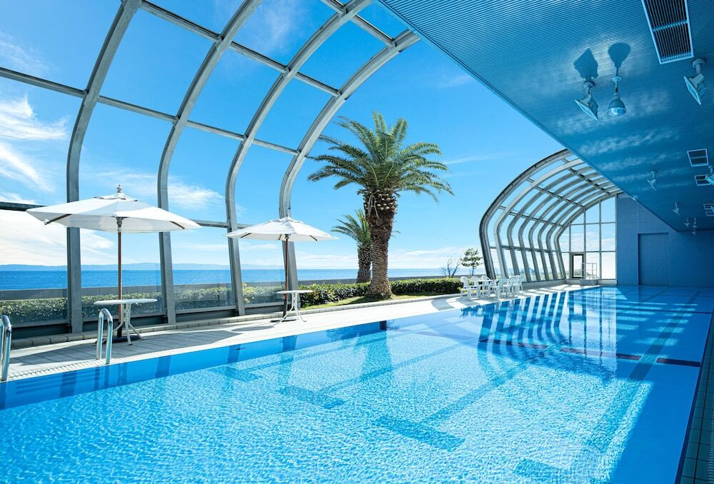 開閉式屋内温水プール