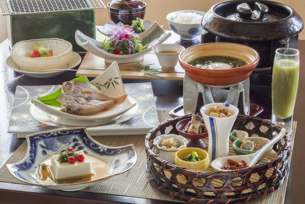 旬の食材をさまざまな調理法で味わう、絶品会席4071070