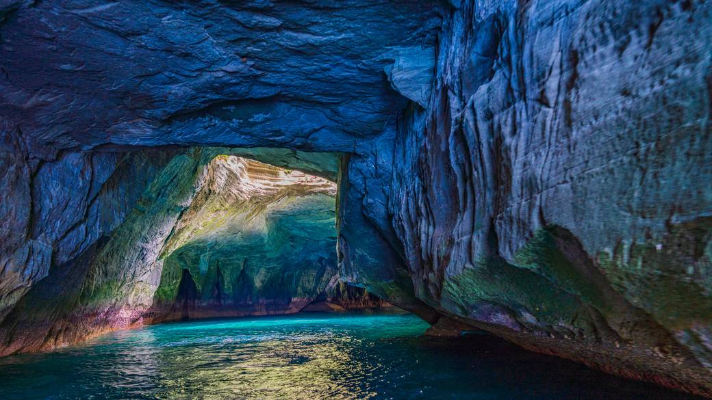 神秘的な観光を♪
堂ヶ島洞窟めぐり / 1