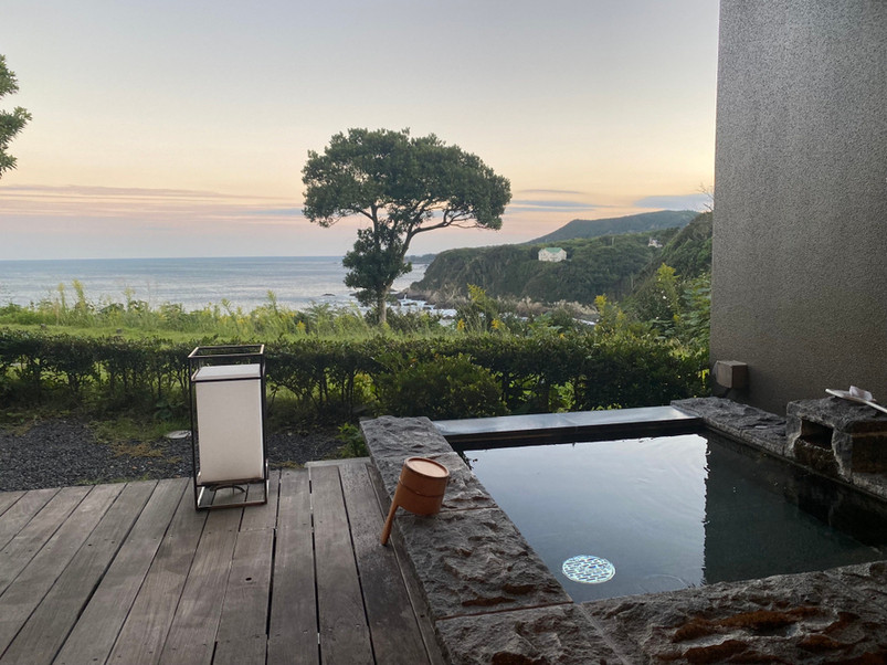 「御宿 The Earth」 その他 188203428 客室露天風呂 夕方