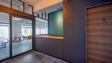 内部エントランス / 2