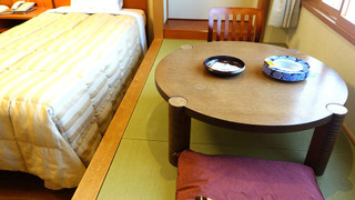 和洋室 禁煙 (ベッド2台 + 布団1組)