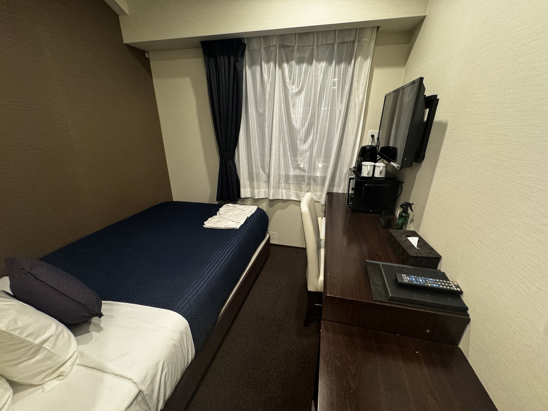 部屋はやはり広くはない
