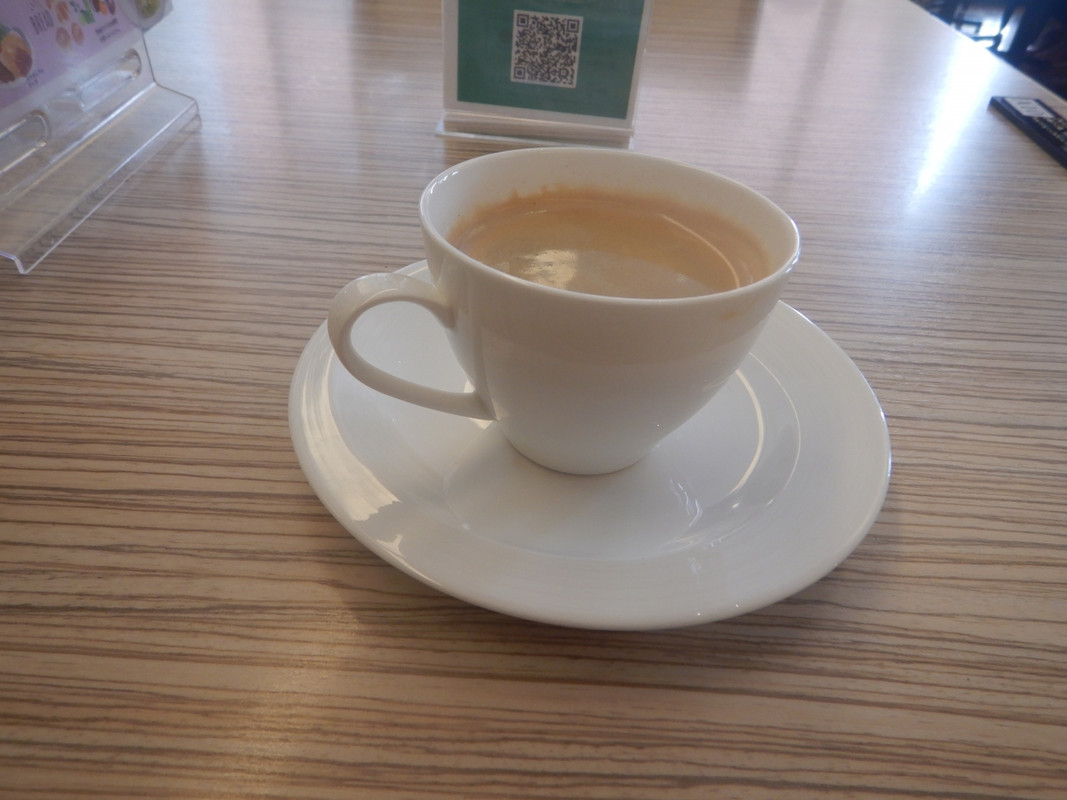 まずはコーヒーを飲む