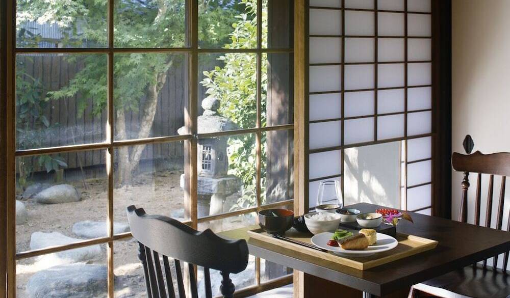 朝のレストラン / 1