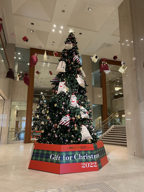 クリスマスツリーが11月でもうありました