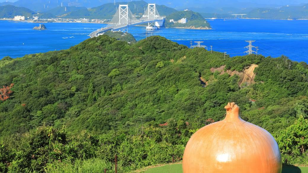 綺麗な海と美味しい食
関西の熱い島「淡路島」 / 1
