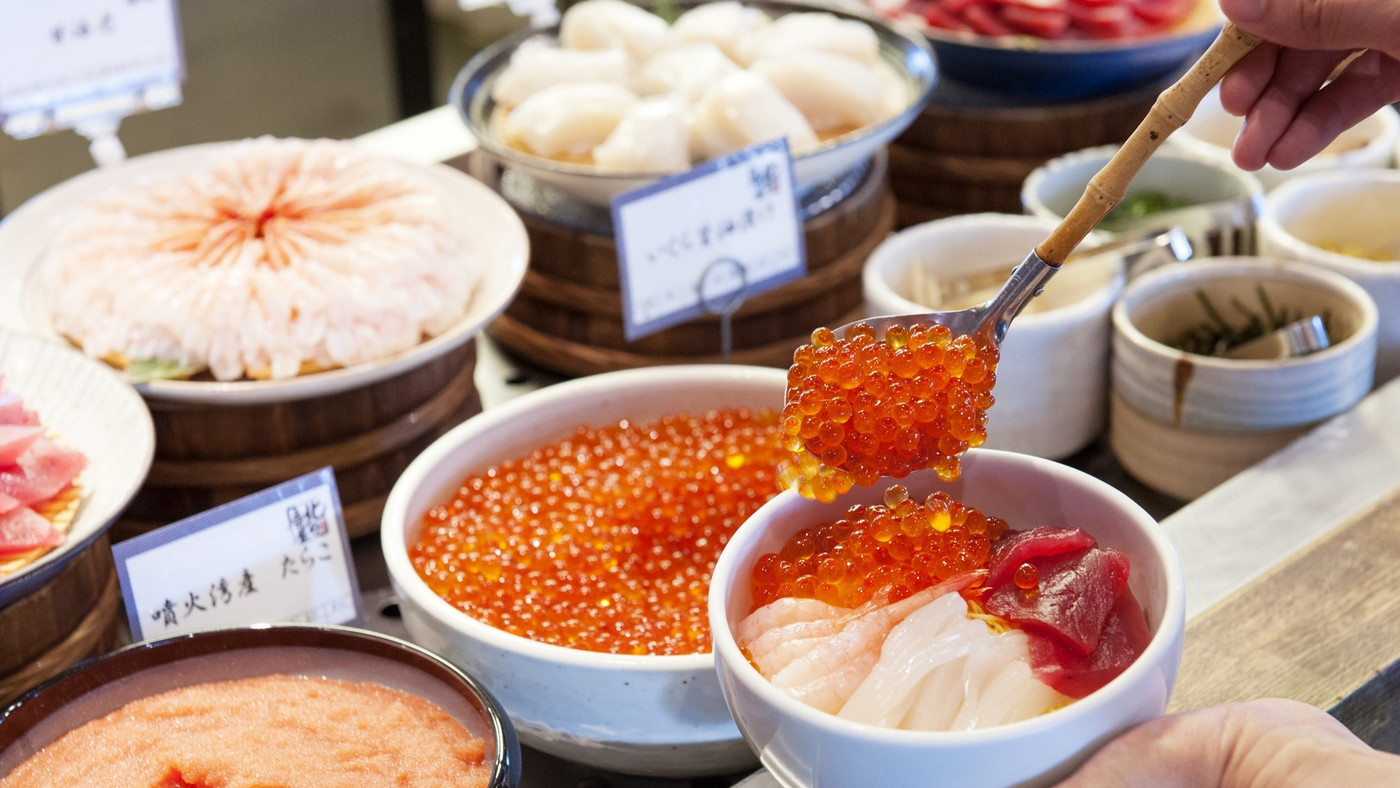 「ラビスタ函館ベイ」 料理 15282113 宿泊代に含まれる、朝食バイキングで、勝手丼風に。朝の0630から大混雑の人気朝食。いくら、サーモン、イカ、甘エビに実はタラコも下に入ってます。入れ過ぎて、塩辛かったのが唯一難点。函館にお泊まりの...