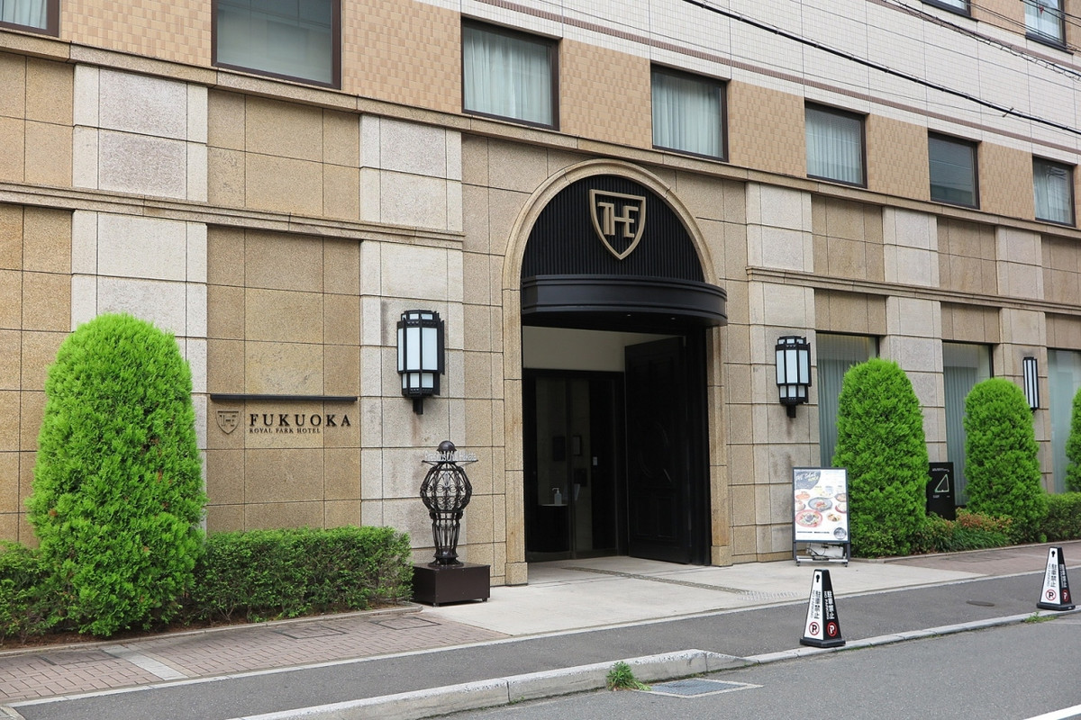 玄関にはTHEシリーズのエンブレム