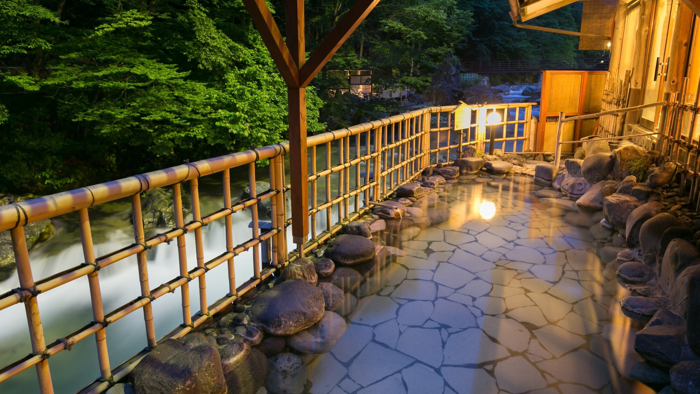 100％掛け流しの温泉が自慢！四万川のせせらぎに癒される温泉宿3657432