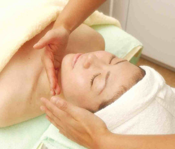 アロマの香りに包まれてうっとりエステを満喫3444728