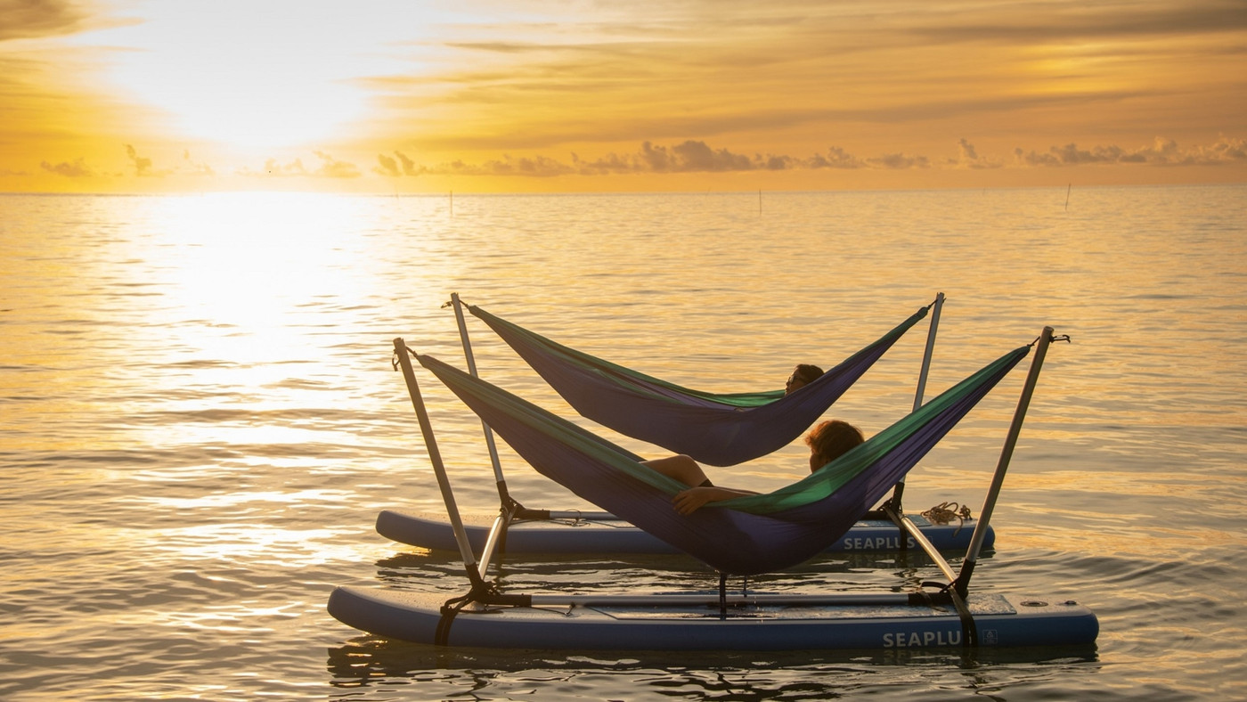 白砂のビーチが目の前に！インスタ映えするレインボープールは必見3657557