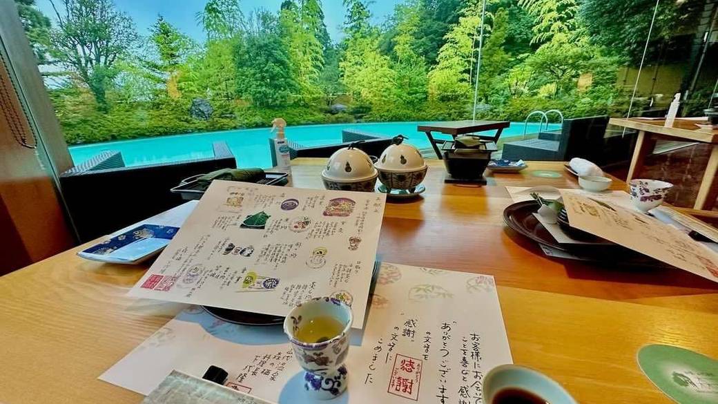 プールサイドダイニング / 4