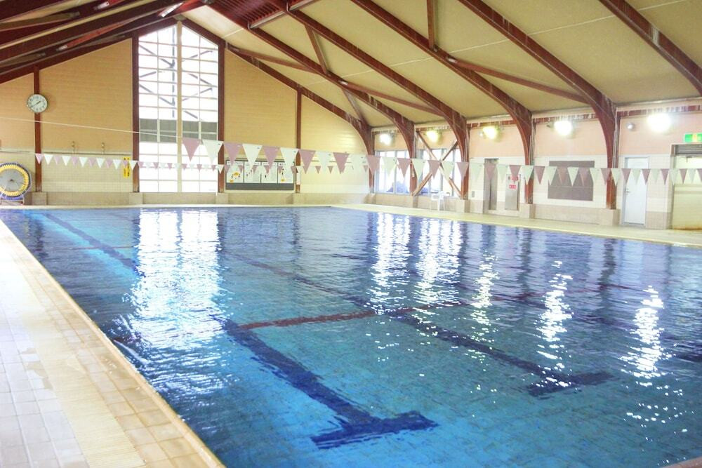 体に優しい温泉プールで親子で元気に！源泉かけ流し温泉も楽しめる4056245