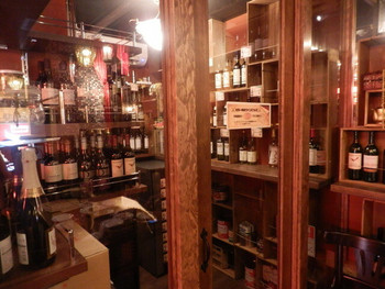 「海賊の台所 柏店」内観 1259136 店内のワインセラーはこんな感じ