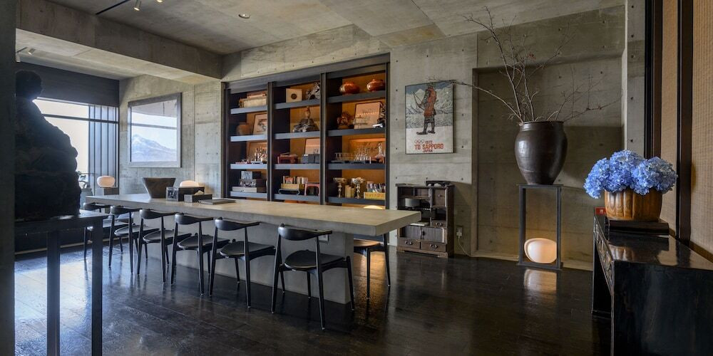 客室内のダイニングエリア