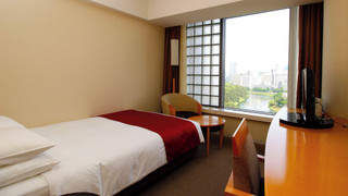 セミダブルルーム – ベッド幅 140 cm 禁煙 (皇居側)