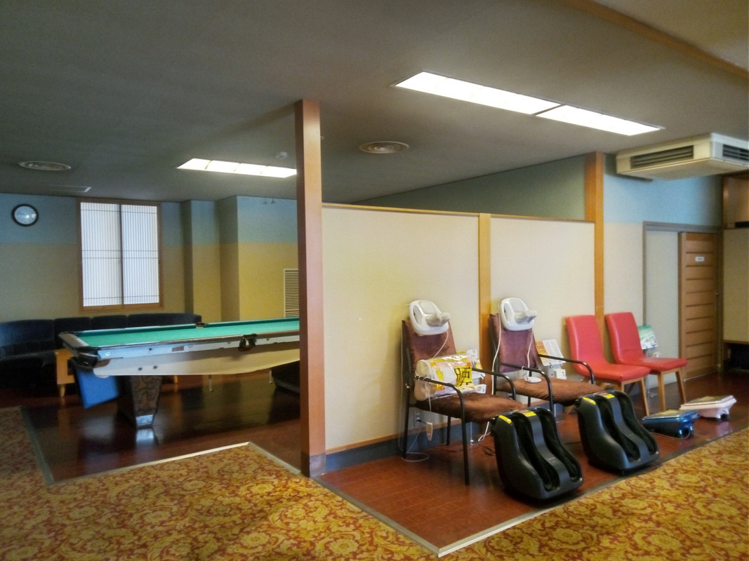 ビリヤード&足マッサージコーナーです。