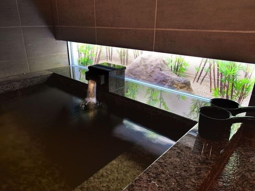 7.温泉でじんわり旅疲れを癒せる「スーパーホテル甲府昭和インター」3515375