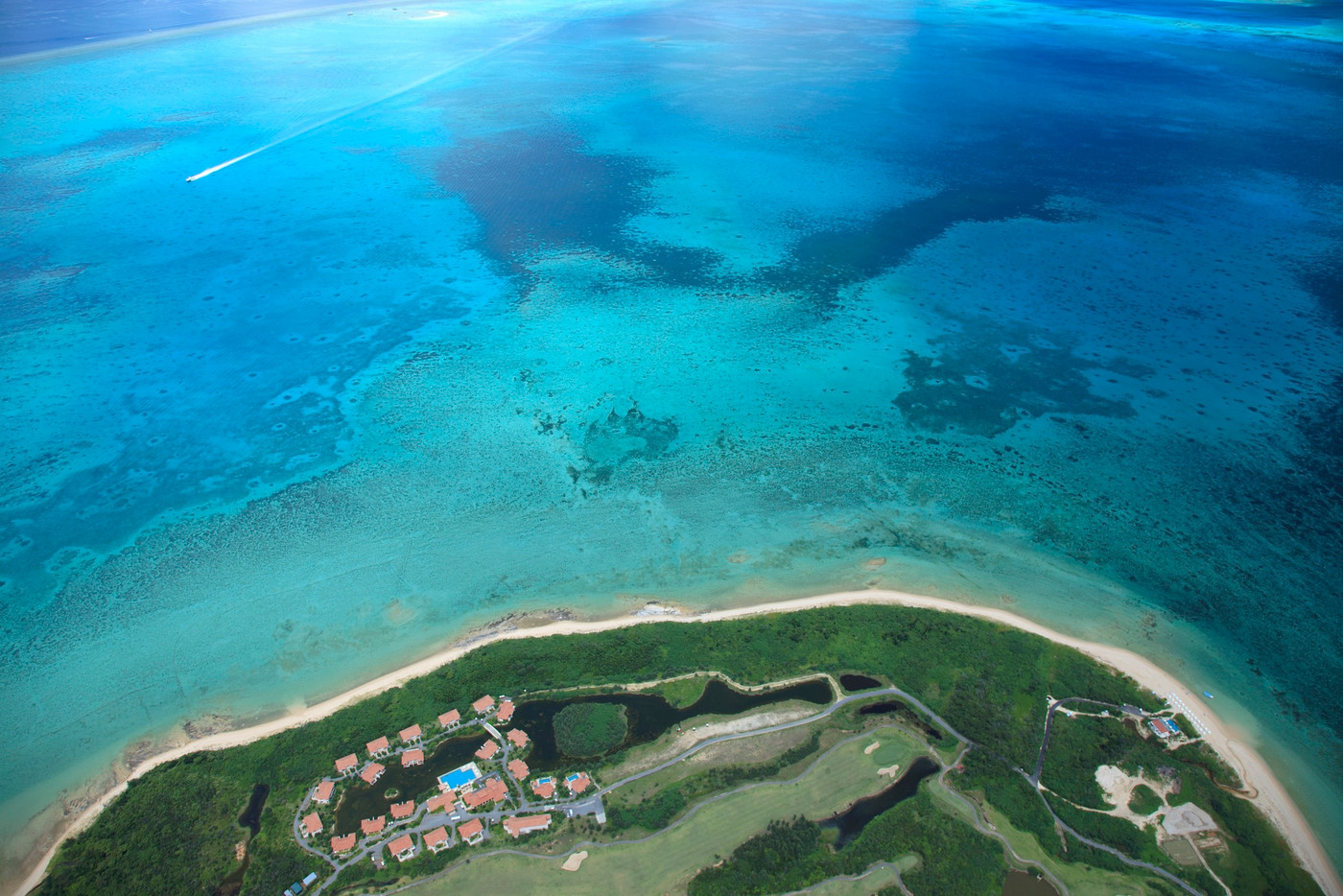 南国テイストのヴィラタイプのお部屋でリゾートステイを楽しもう3442384