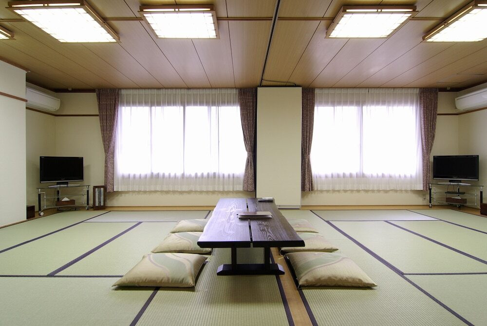 客室内のダイニングエリア