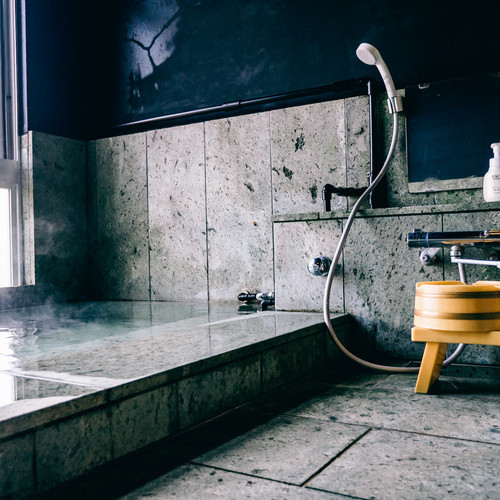 源泉掛け流しの貸切風呂②