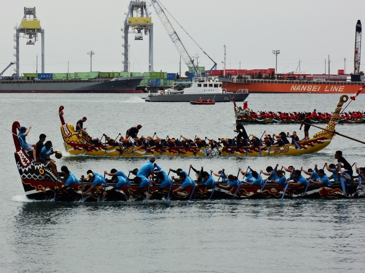 開催月：5月（ゴールデンウィーク3日間）／会場：那覇新港ふ頭／花火打ち上げ時間：約20分4088084
