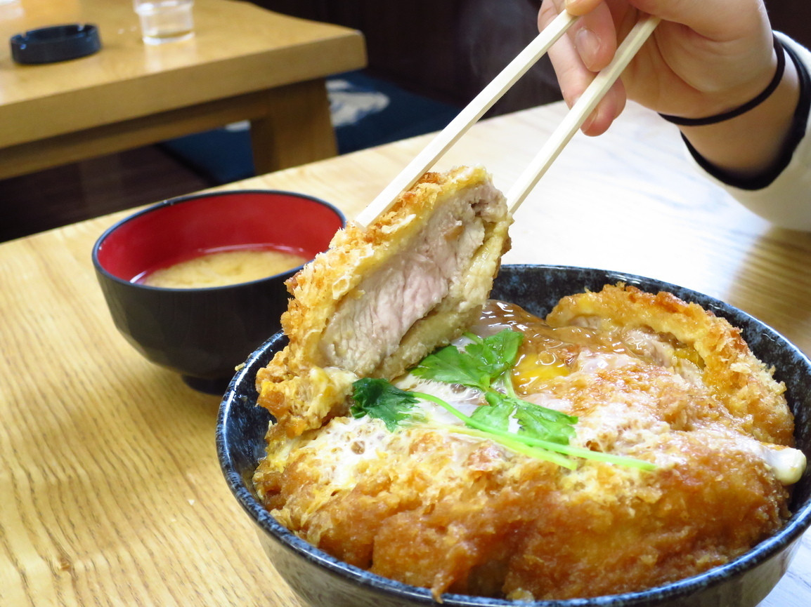 「まるい食堂」料理 699234 かつ丼上1250円　厚みが半端ない！！