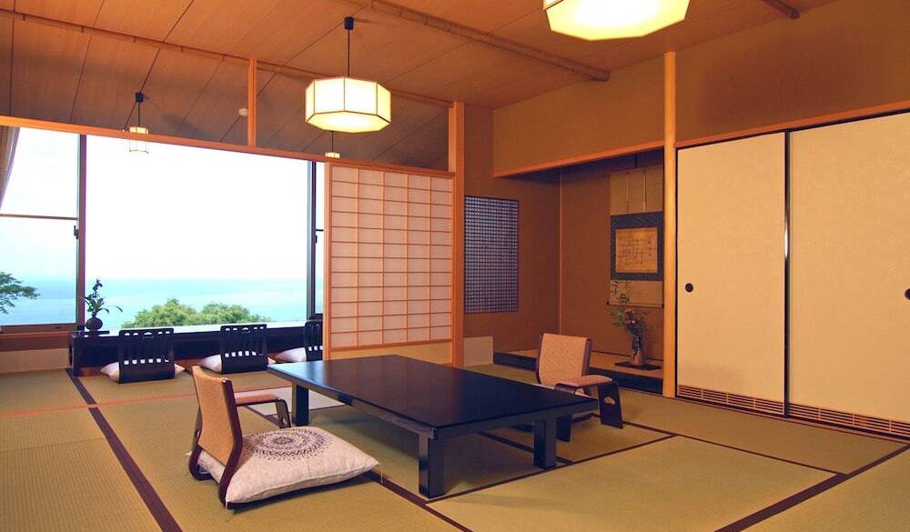 海や緑に癒されて。
旅心をくすぐる客室 / 1