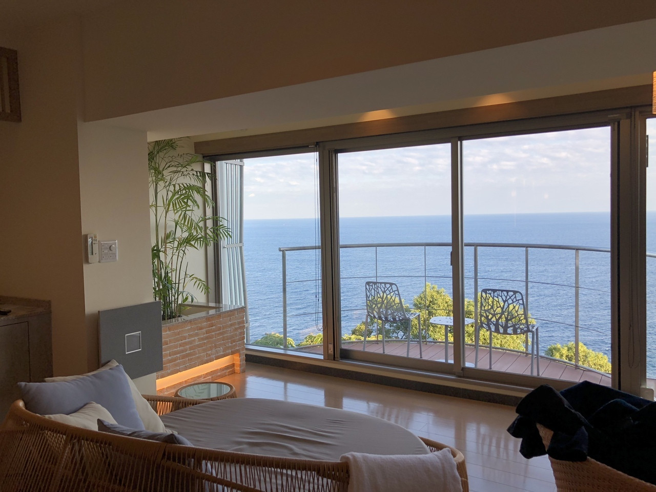 カップルの距離が急接近♡テラスでドキドキしちゃお4375546