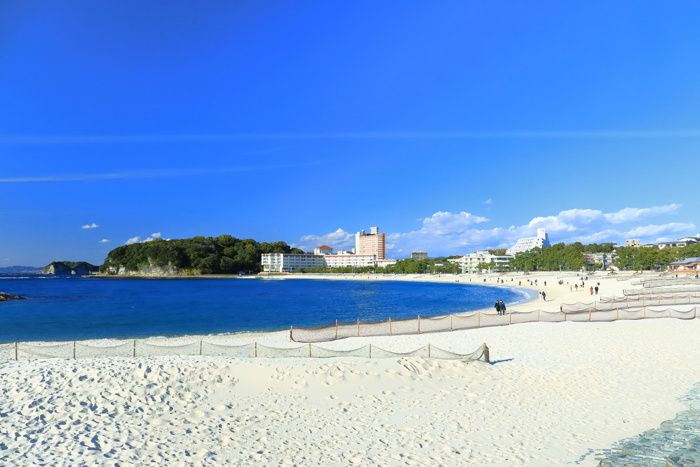 【和歌山県】晴天下の白良浜（南紀白浜温泉）