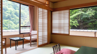 和室 12.5畳 禁煙(マッサージチェアと陶器風呂)