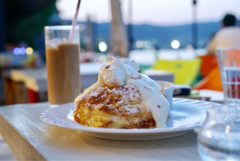 「コーヒーハウス ショコラ」 料理 66325104 マカダミアナッツクリームのパンケーキ