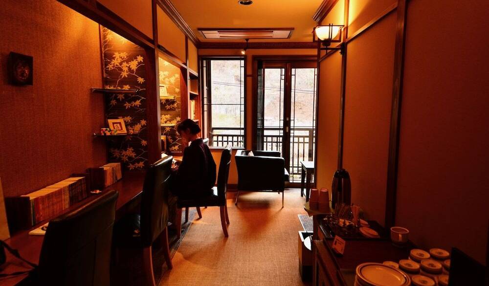 リラックスタイムは
読書に没頭 / 2