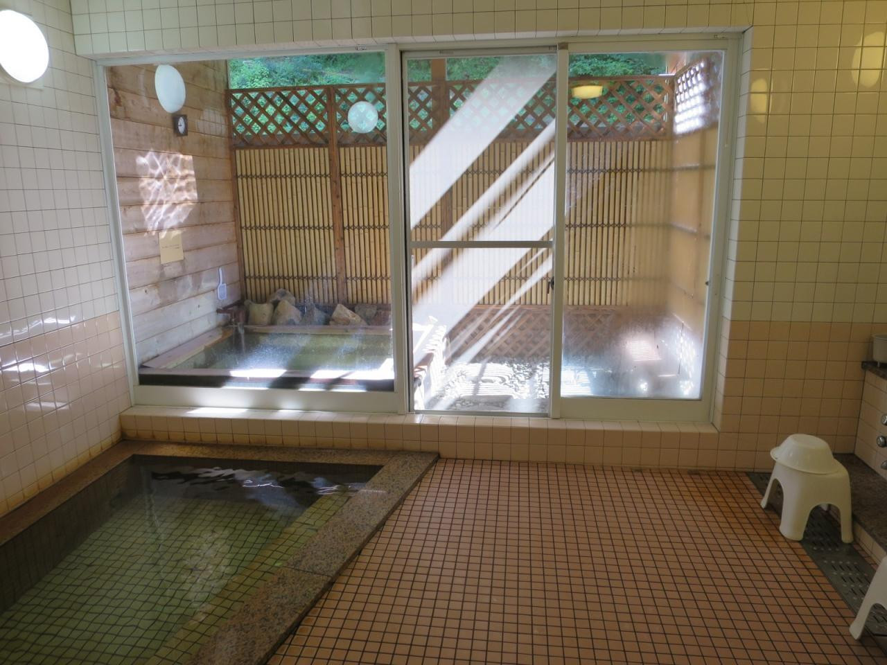 小学校で温泉に入れちゃう♪4072221