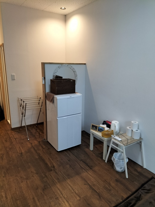 なぜか冷蔵庫は大きい。