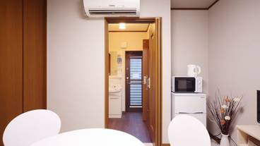 客室内のダイニングエリア / 18