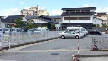 施設の入り口 / 22